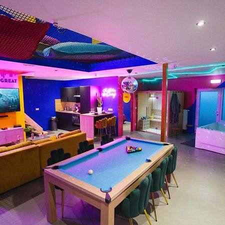 Capsule Boogie-Woogie - Jacuzzi - Sauna - Billard - Jeux - Ecran Geant - Filet Suspendu - Netflix La Louvière Dış mekan fotoğraf