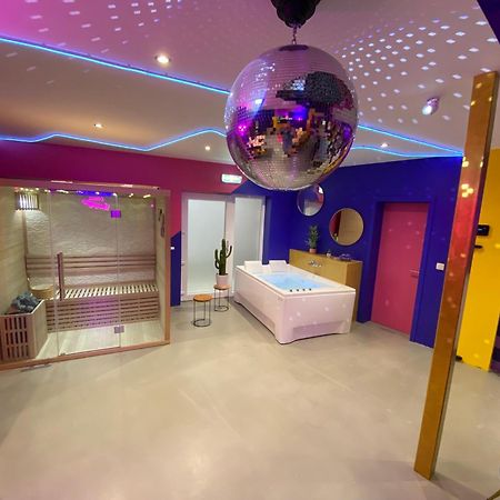 Capsule Boogie-Woogie - Jacuzzi - Sauna - Billard - Jeux - Ecran Geant - Filet Suspendu - Netflix La Louvière Dış mekan fotoğraf