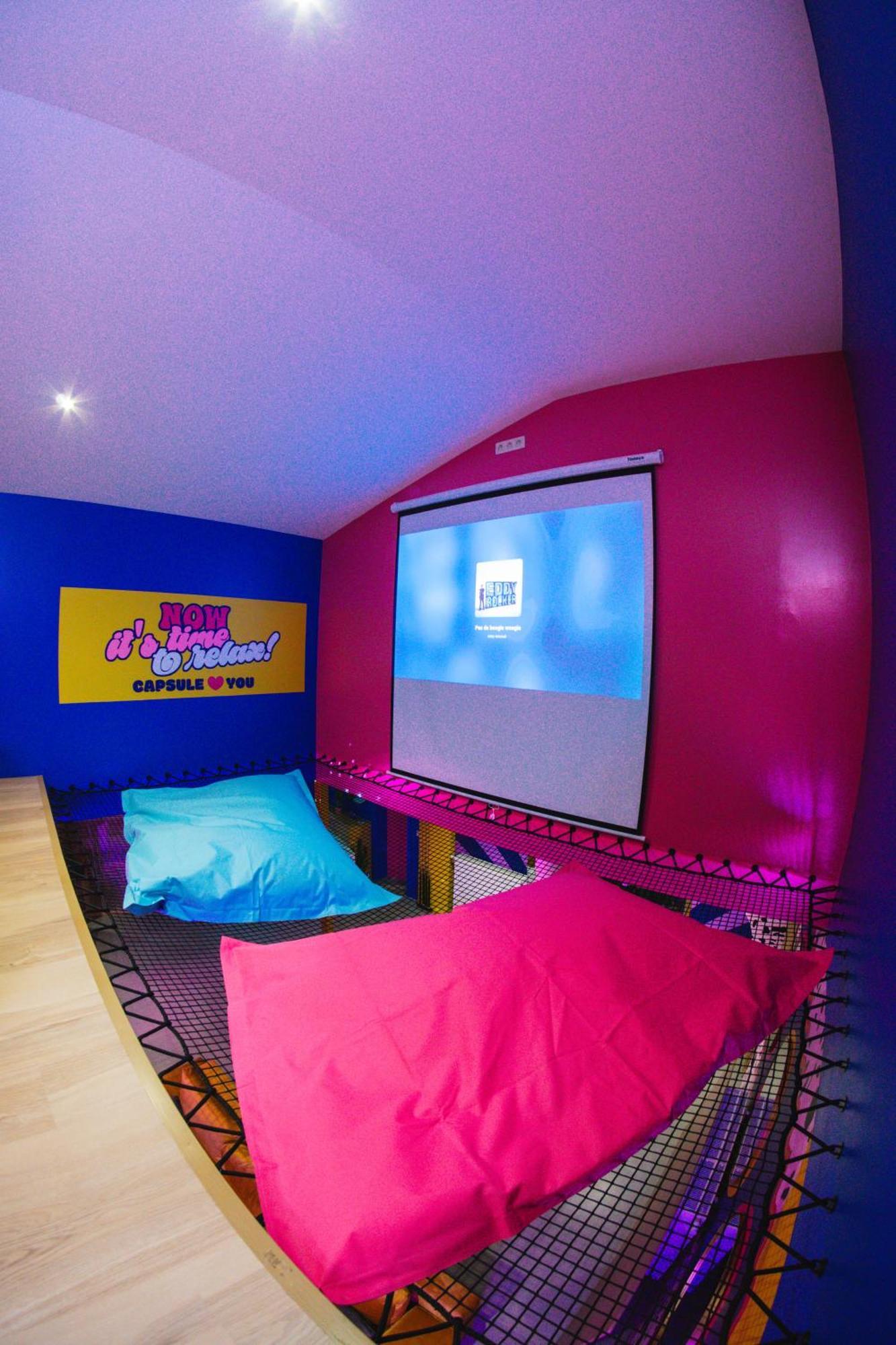 Capsule Boogie-Woogie - Jacuzzi - Sauna - Billard - Jeux - Ecran Geant - Filet Suspendu - Netflix La Louvière Dış mekan fotoğraf