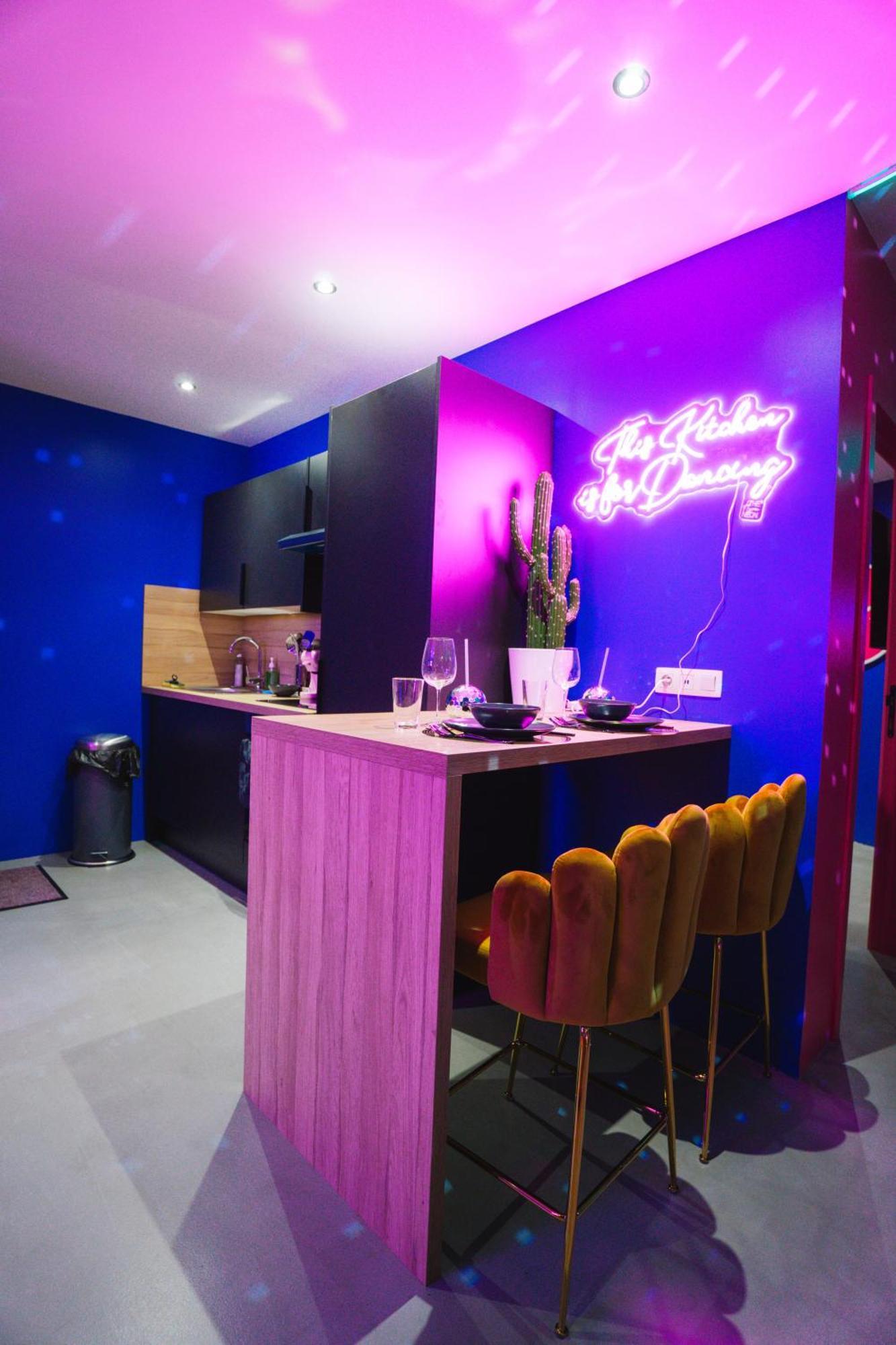 Capsule Boogie-Woogie - Jacuzzi - Sauna - Billard - Jeux - Ecran Geant - Filet Suspendu - Netflix La Louvière Dış mekan fotoğraf