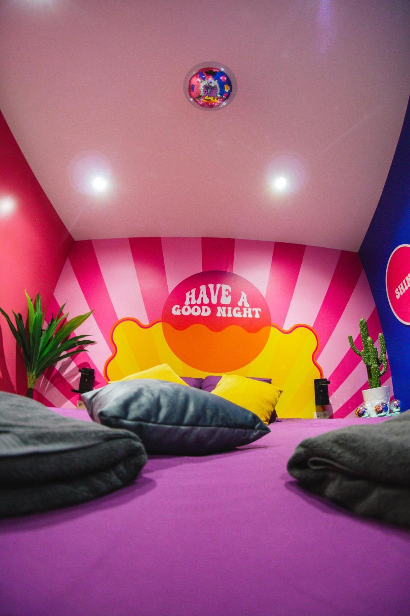 Capsule Boogie-Woogie - Jacuzzi - Sauna - Billard - Jeux - Ecran Geant - Filet Suspendu - Netflix La Louvière Dış mekan fotoğraf