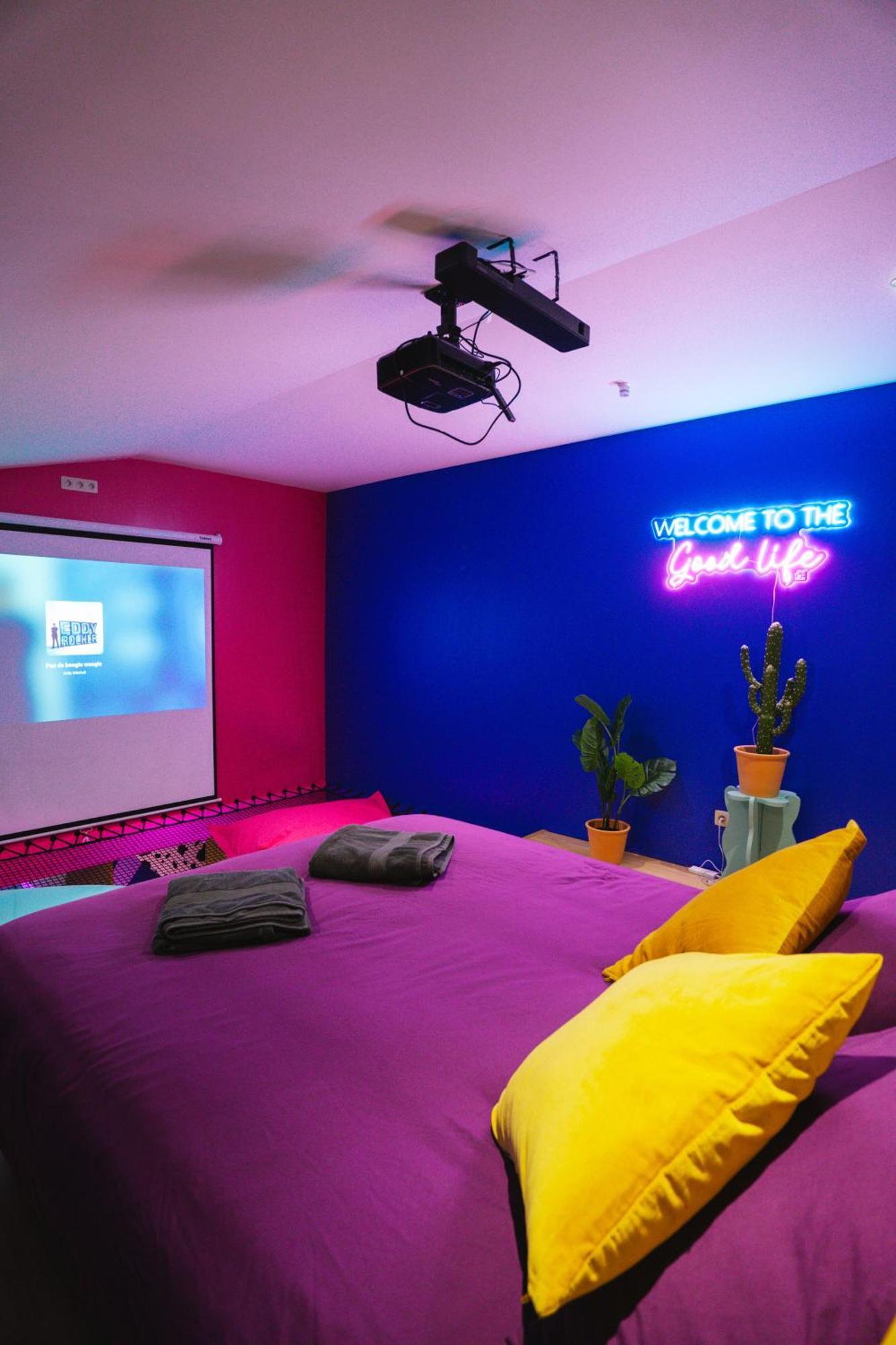 Capsule Boogie-Woogie - Jacuzzi - Sauna - Billard - Jeux - Ecran Geant - Filet Suspendu - Netflix La Louvière Dış mekan fotoğraf