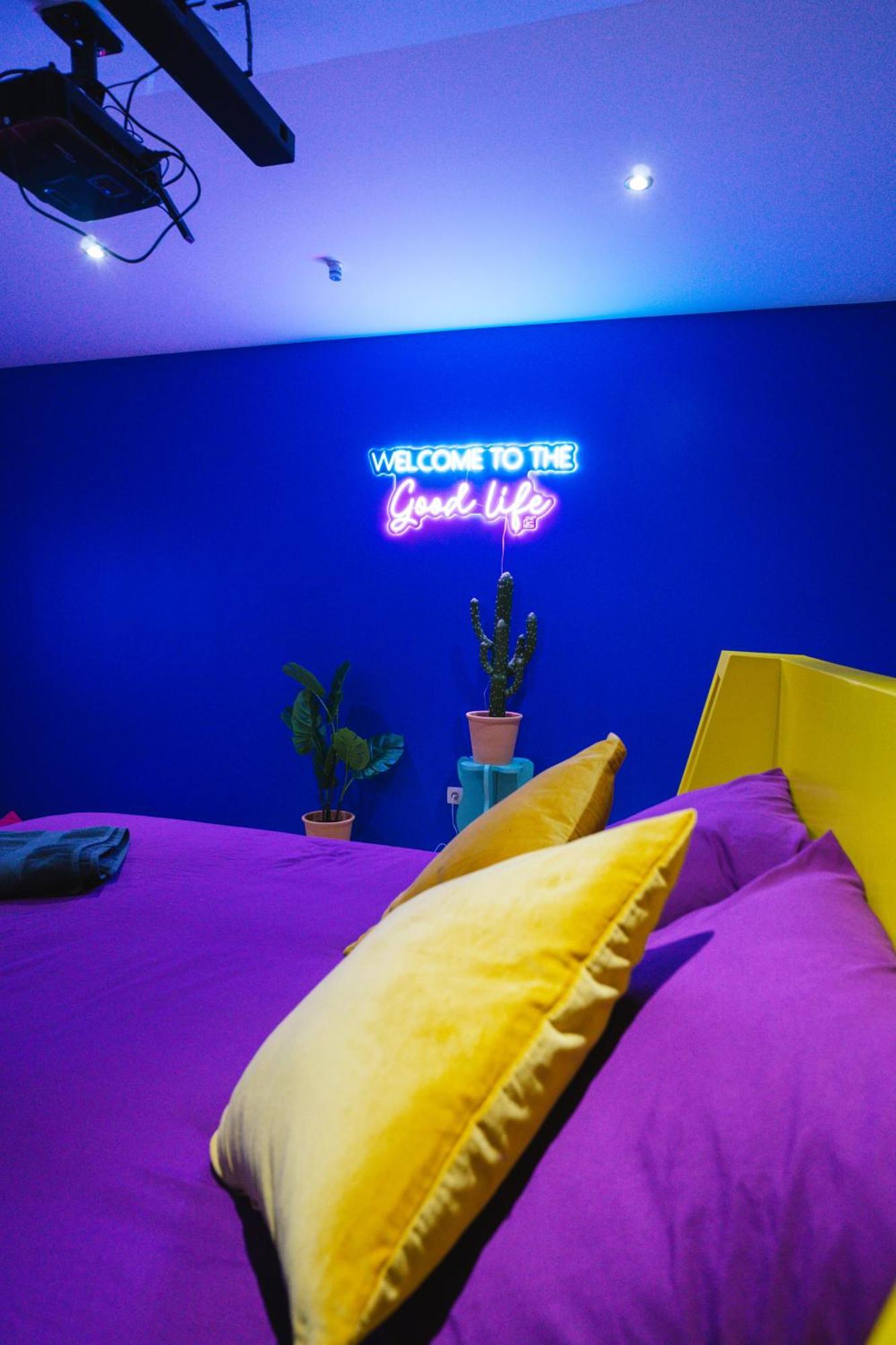Capsule Boogie-Woogie - Jacuzzi - Sauna - Billard - Jeux - Ecran Geant - Filet Suspendu - Netflix La Louvière Dış mekan fotoğraf