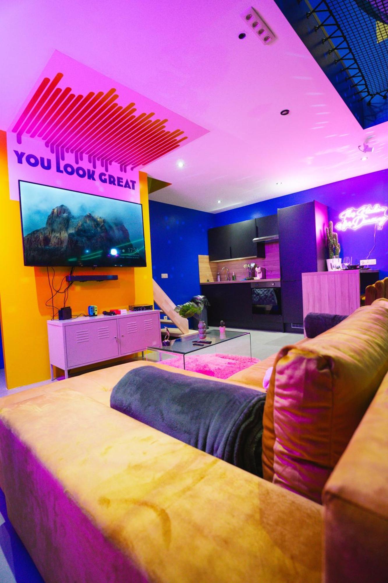 Capsule Boogie-Woogie - Jacuzzi - Sauna - Billard - Jeux - Ecran Geant - Filet Suspendu - Netflix La Louvière Dış mekan fotoğraf