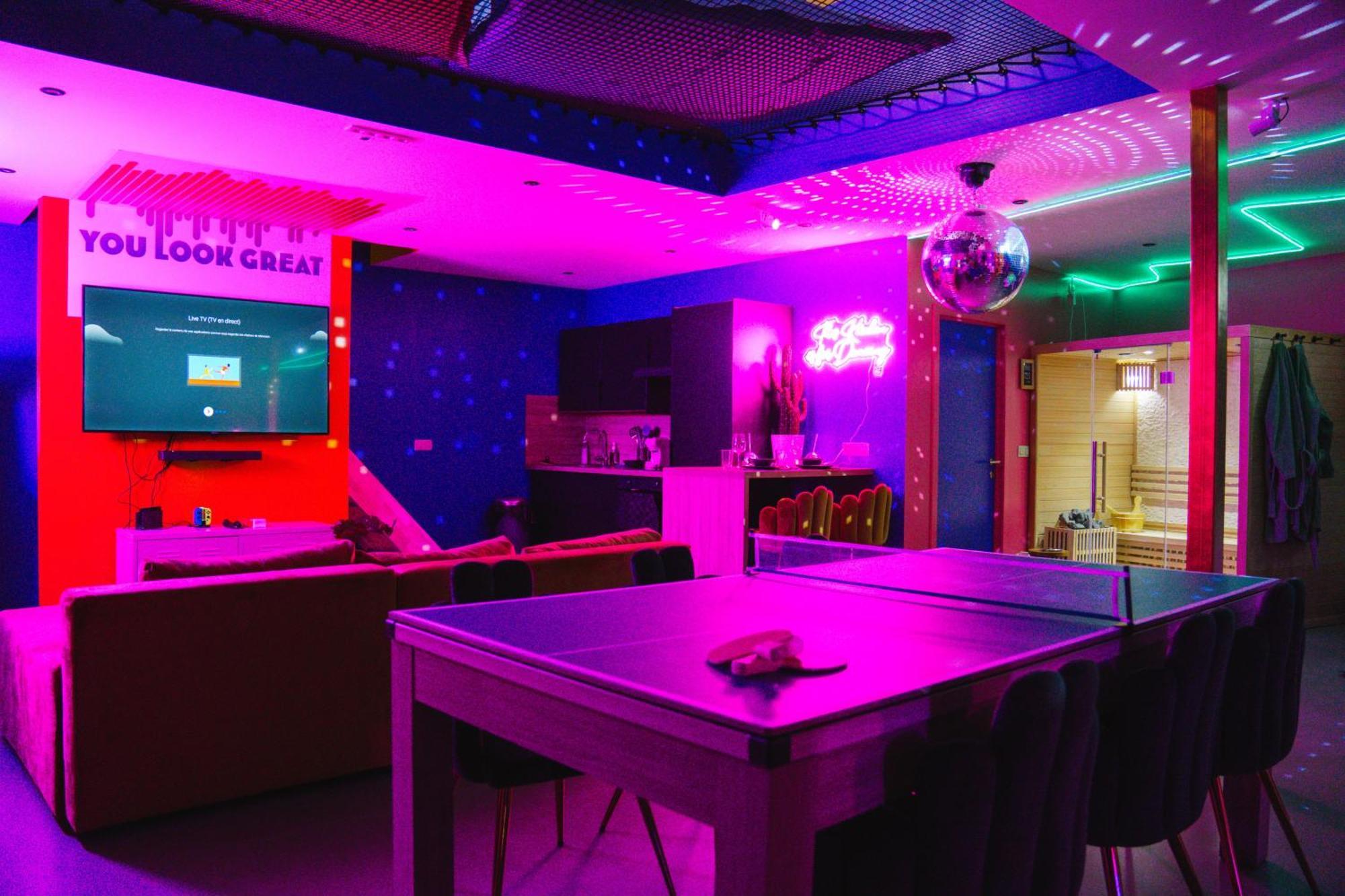 Capsule Boogie-Woogie - Jacuzzi - Sauna - Billard - Jeux - Ecran Geant - Filet Suspendu - Netflix La Louvière Dış mekan fotoğraf