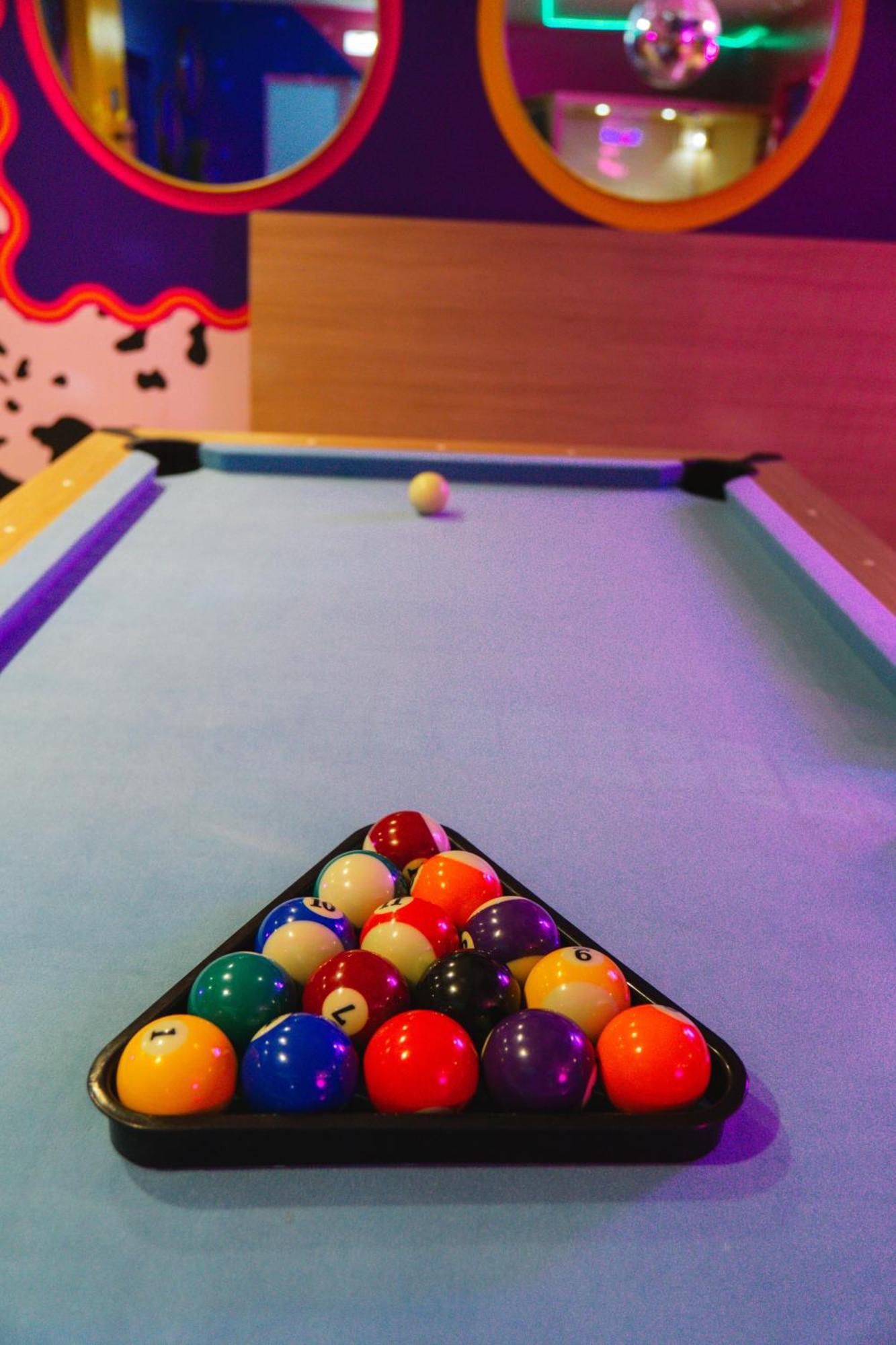 Capsule Boogie-Woogie - Jacuzzi - Sauna - Billard - Jeux - Ecran Geant - Filet Suspendu - Netflix La Louvière Dış mekan fotoğraf