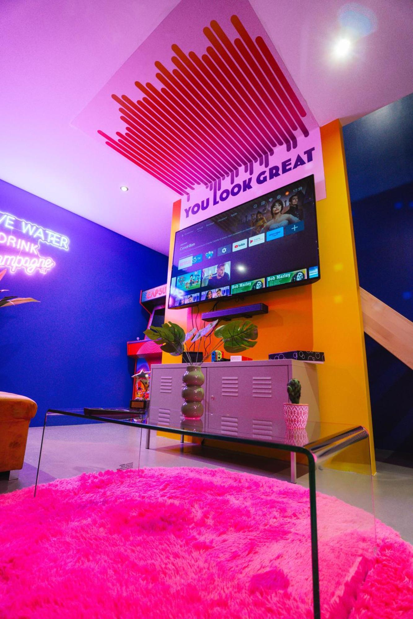Capsule Boogie-Woogie - Jacuzzi - Sauna - Billard - Jeux - Ecran Geant - Filet Suspendu - Netflix La Louvière Dış mekan fotoğraf